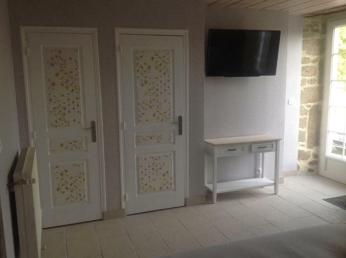 Les Rocailles Hotel La Foret-Auvray Екстериор снимка